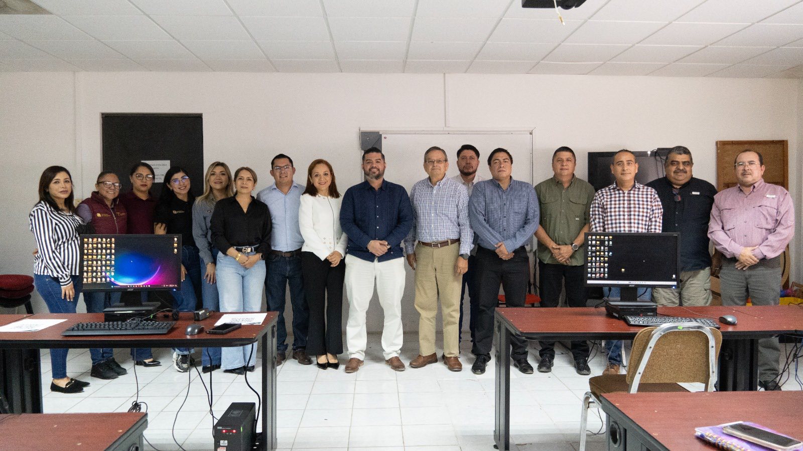 Fortalece CETE capacidades administrativas con curso en Inteligencia Artificial.